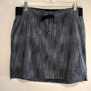 Athleta Midtown Batik Skort Navy and White Size 10